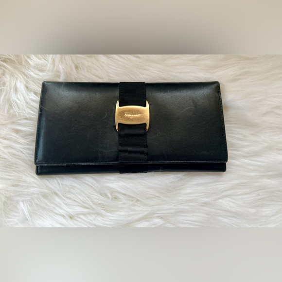 Salvatore Ferragamo Vara Black Leather Wallet - Picture 13 of 16